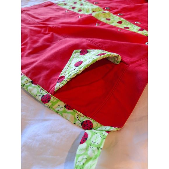 Granny's Lady Bug Bib Apron with Pockets - Picture 4 of 7